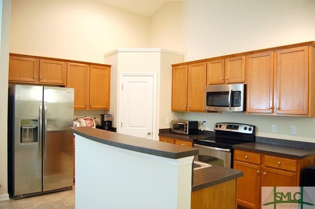 Building Photo - 3 Bedroom/2Bath+Bonus Room & Private Back Yard