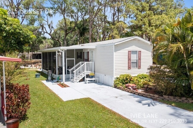 Building Photo - 215 Sunset Dr