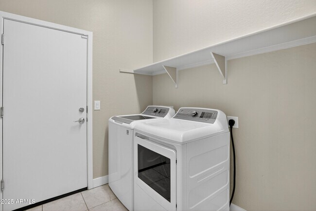 Building Photo - 3405 S 183rd Dr