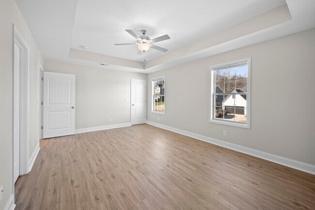 Building Photo - 1385 Sussex Dr