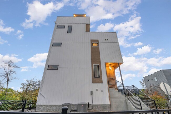 Building Photo - 48 Fern Ave