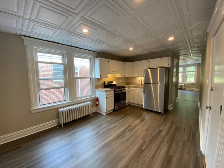 Kitchen - 176 Glenwood Ave