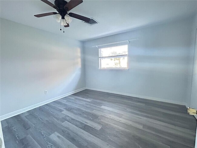 Building Photo - 1241 N Lake Elbert Dr NE