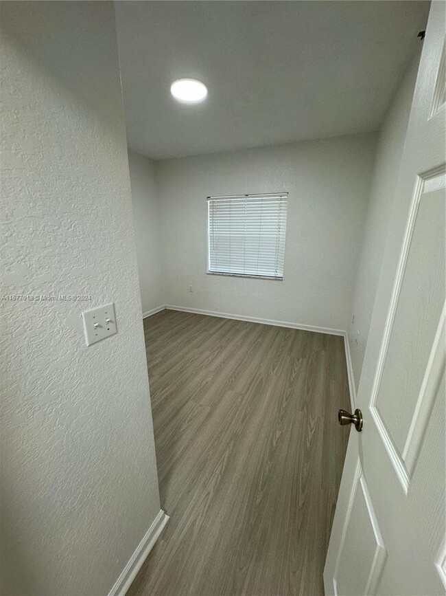 Building Photo - Riverside Drive, Coral Springs, FL 33065 -...