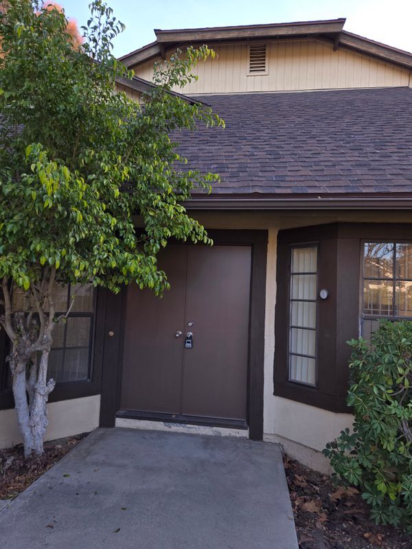 Building Photo - 2435 Greenwich Dr