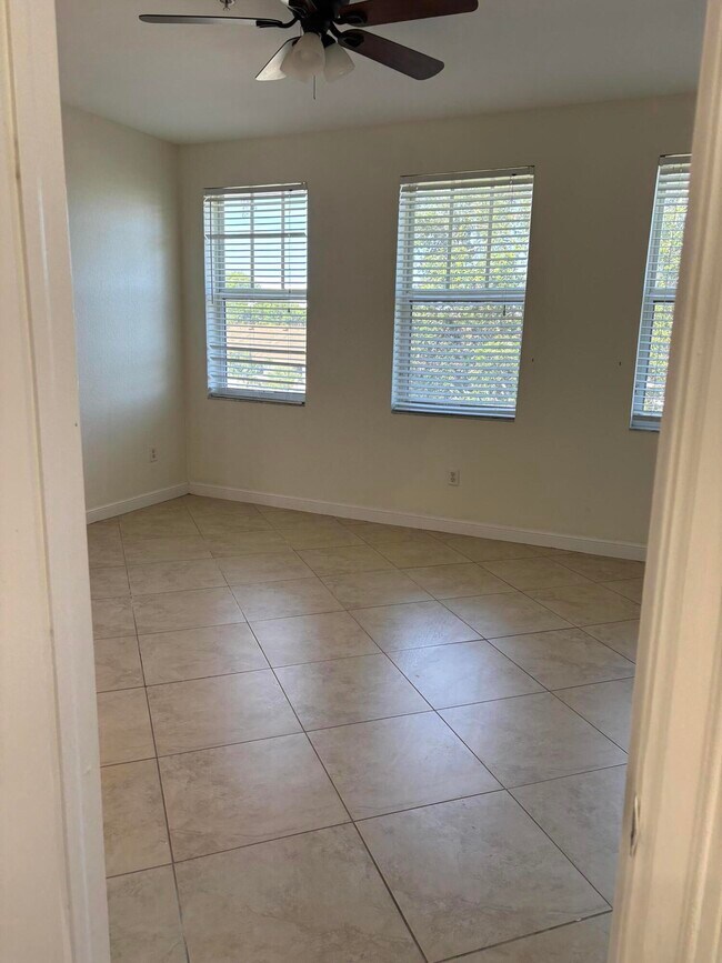 Building Photo - 590 Amador Ln