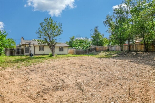 Building Photo - 411 Thelma Dr