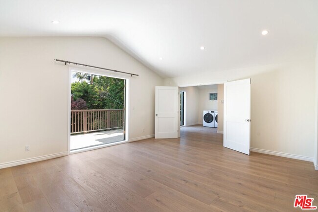 Building Photo - 552 Wilcox Ave