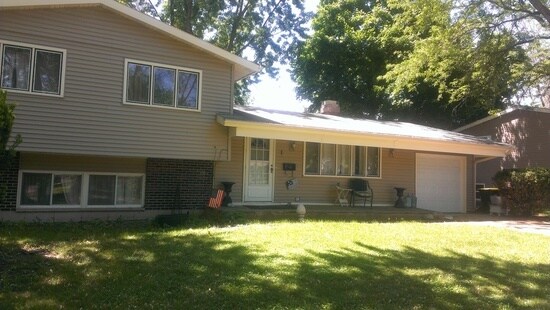 Primary Photo - 1 Surrey Ln