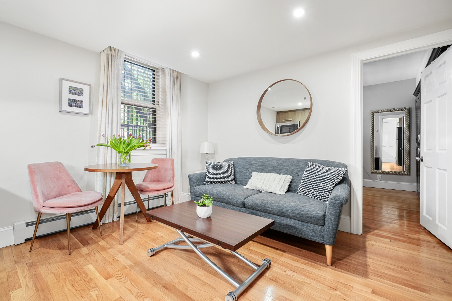 Turn-key apt, has all you need - 290 Commonwealth Ave