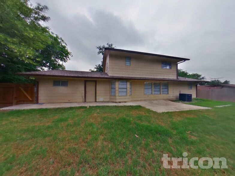 Building Photo - 2115 Gaines Ml St