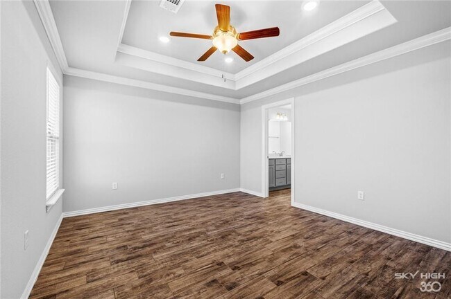 Building Photo - 4446 W Barhem Dr