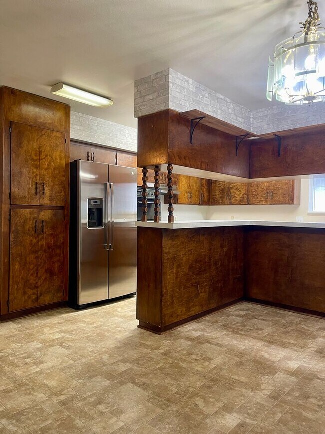 Building Photo - CHARMING 3 BED 2 BATH HOUSE WITH NEW HVAC, ROOF & LARGE FENCED BACKYARD