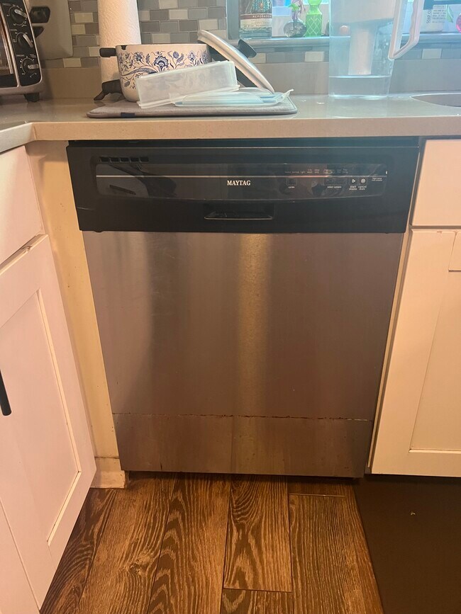 Dishwasher - 5412 Hermit Ter