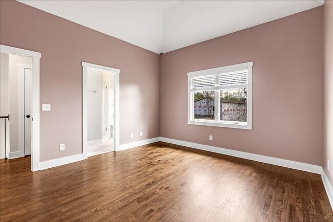 Building Photo - Columbia Avenue Condo