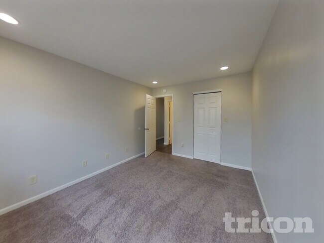 Building Photo - 6621 Pamona Cir