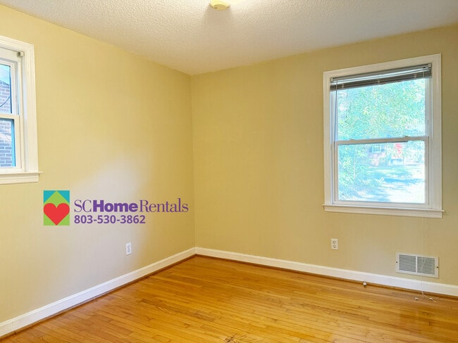 Corner Bedroom - 231 Vincenne Rd