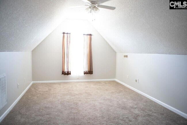 Building Photo - 33 Oak Lake Ct