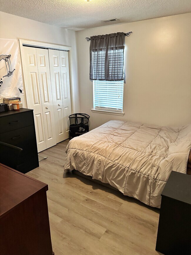 Building Photo - 203 Stockton Ct