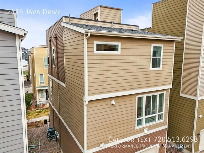 Building Photo - 2415 Java Dr