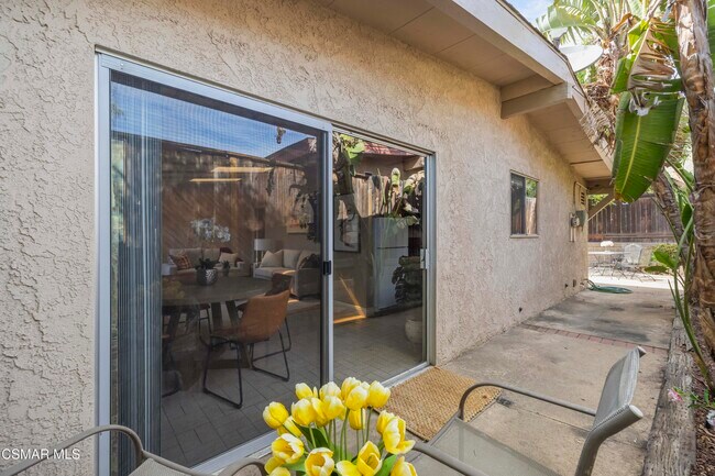 Building Photo - 865 W Hillcrest Dr