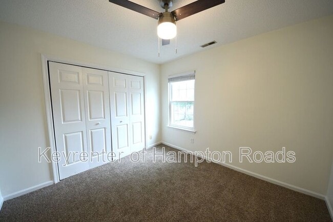 Building Photo - 192 S Hall Way