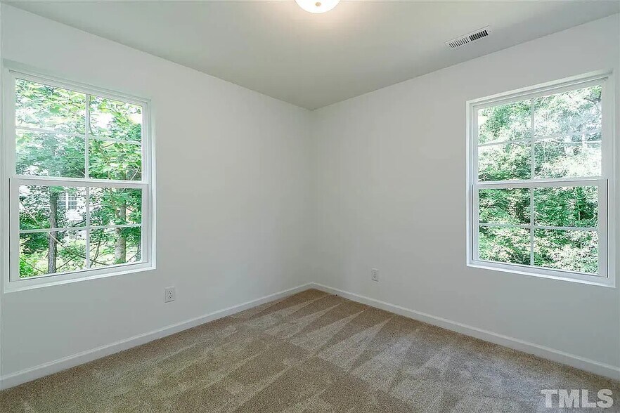 Building Photo - 2526 Sumter Dr