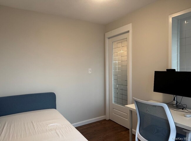 Building Photo - 235 W Park Ave