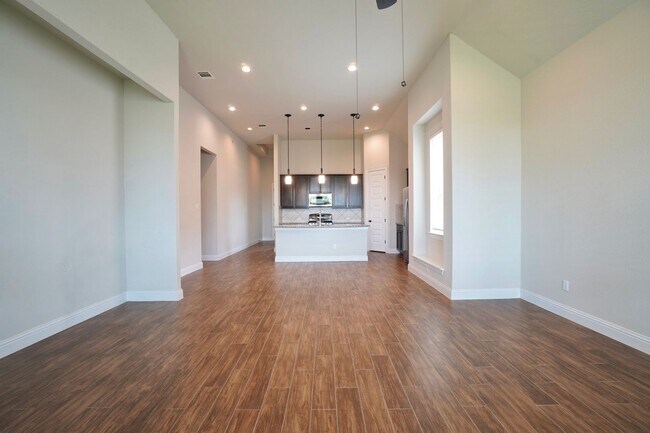 Building Photo - 6650 Verona Pl