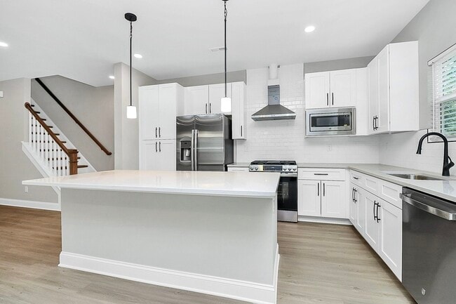Building Photo - 2730 Catalina Ave