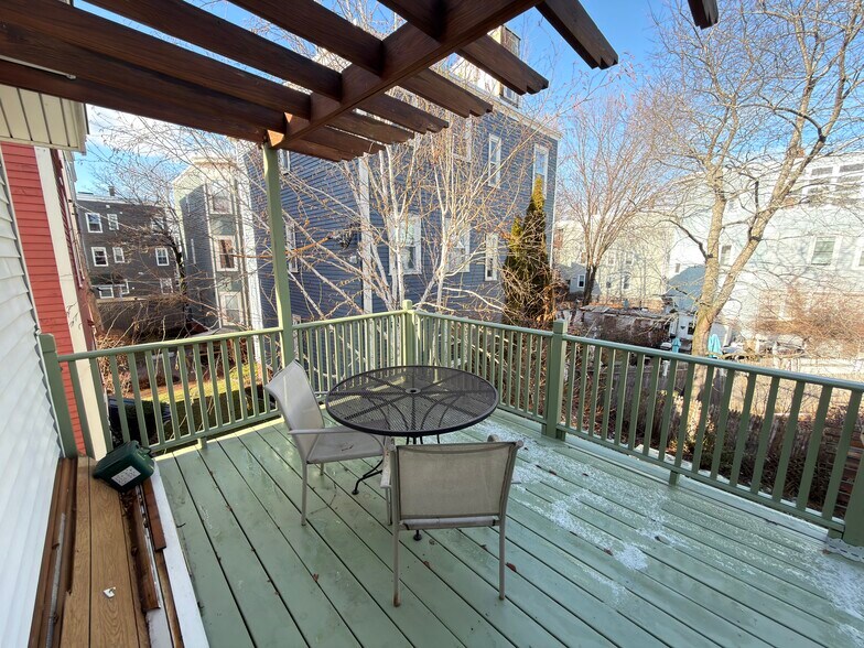 Building Photo - 20 Magnolia Ave