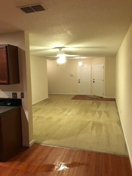 Building Photo - 6824 Lake Mist Ln