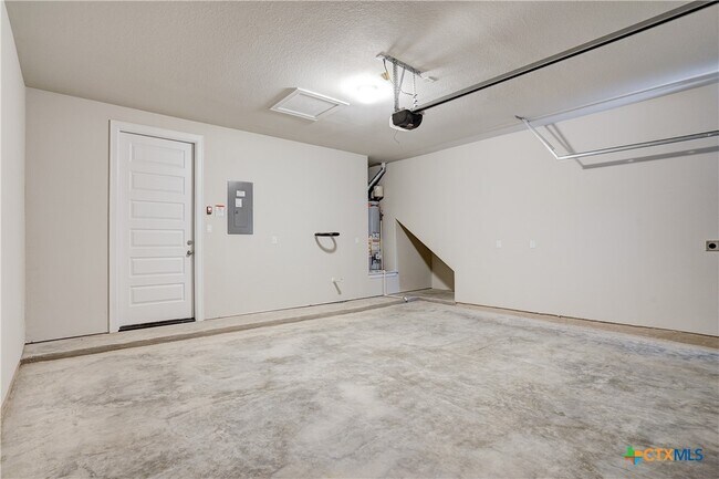 Building Photo - 130 Hidden Branch Cv