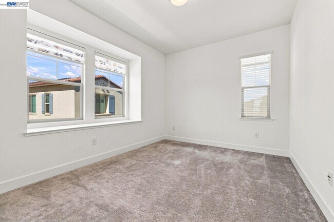 Building Photo - 33 Roccolino Ln