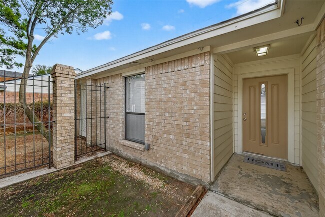 Building Photo - 4251 Southchase Ln