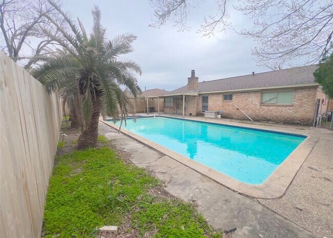 Building Photo - 430 Breeze Park Dr