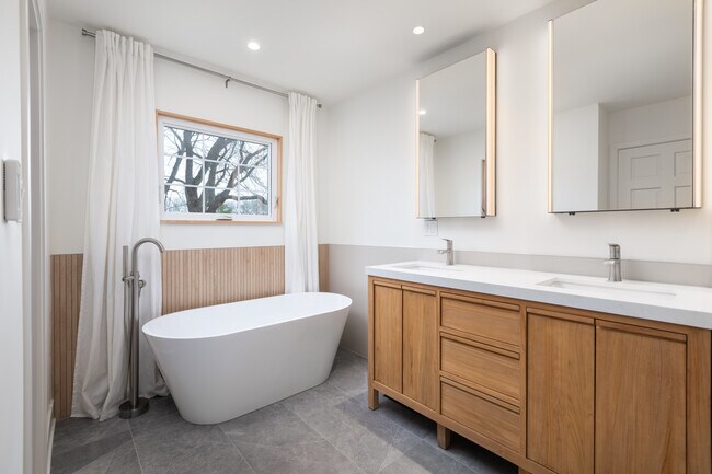 Building Photo - 1441 Calcutta Ln