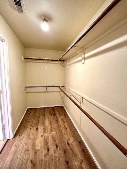 Building Photo - 1838 Strongs Ct