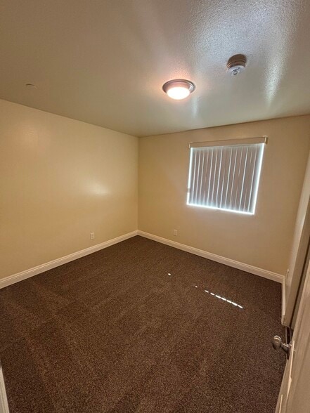 Building Photo - 638 W Colden Ave