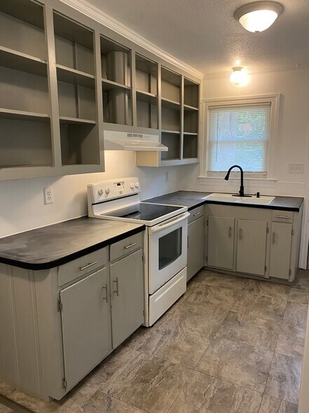 Building Photo - 577 S 7th St