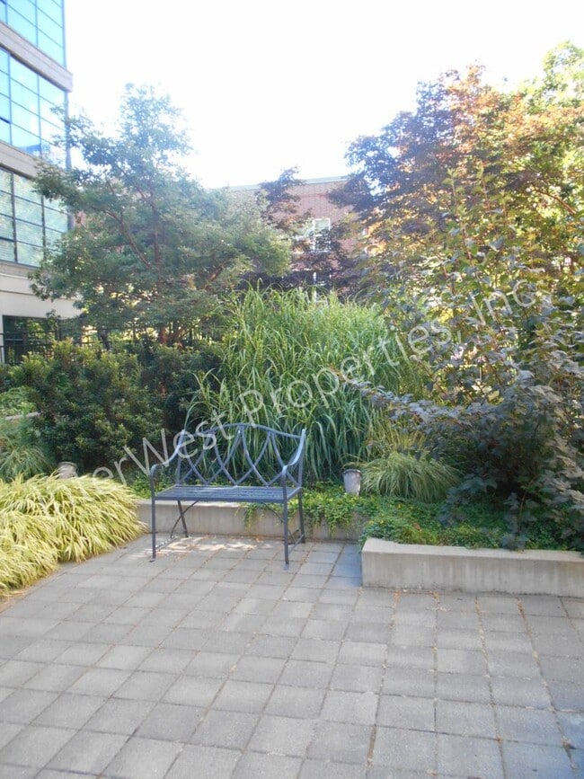 Building Photo - *1ST MONTH'S RENT FREE PROMO & NO HOA MOVE...