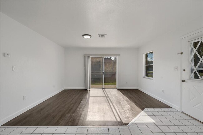 Building Photo - 2480 Ave B SW