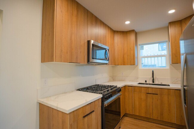 Building Photo - 1038 Westmoreland Ave