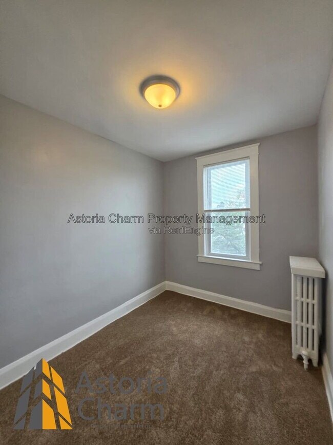 Building Photo - 3016 Pelham Ave