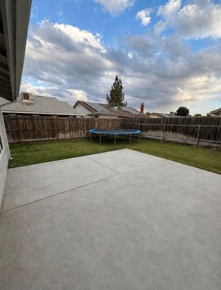 Building Photo - 1410 Ashwood Ct