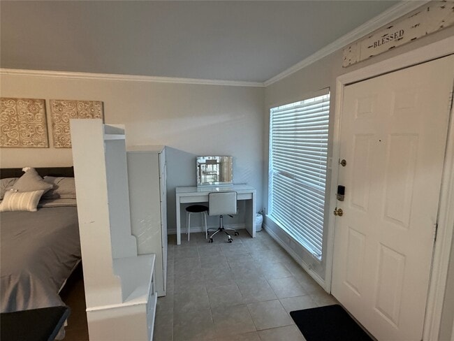 Building Photo - 2120 El Paseo St