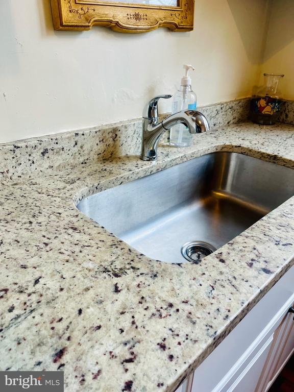 Building Photo - 1822 N Milton Ave