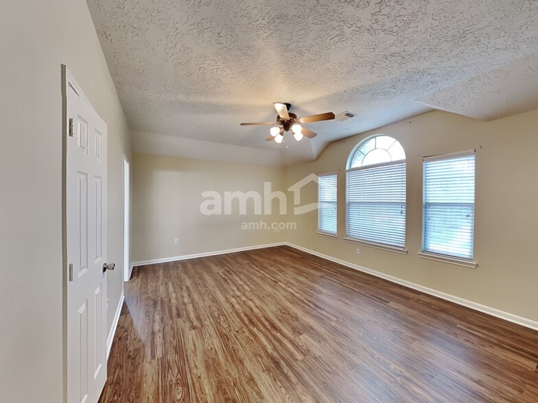 Building Photo - 2330 Colonial Springs Ln