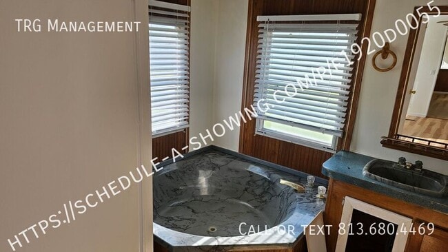 Building Photo - 126 Pompano Dr
