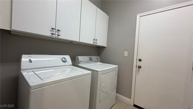 Building Photo - 29 Brandermill Dr